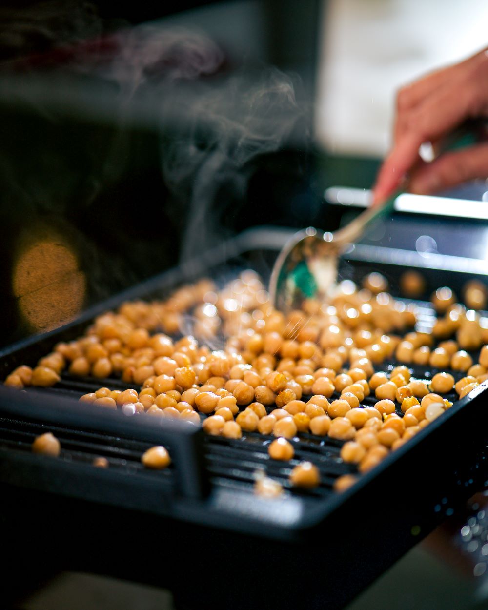 Kikkererwten Op Grillplaat Post Foto Teun Poppe Klein